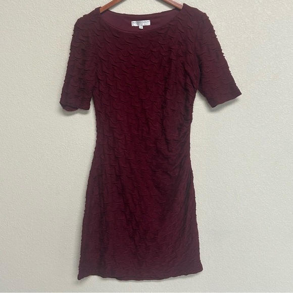 Maggy London Petite 12P Burgundy Ruched Sheath Dress Textured Lined Career - Picture 1 of 6